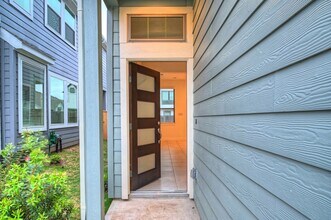 Building Photo - 1535 Crystal Stream Dr