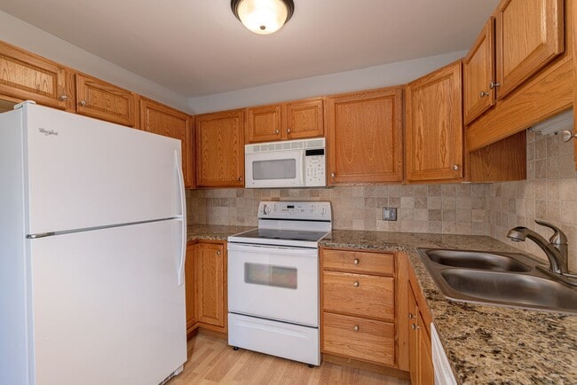 Building Photo - JUST LISTED: 2BDR/2BTH CONDO IN HEATHER GA...
