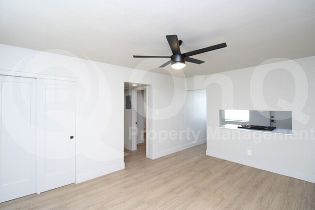 Foto del edificio - 2309 N Dayton St