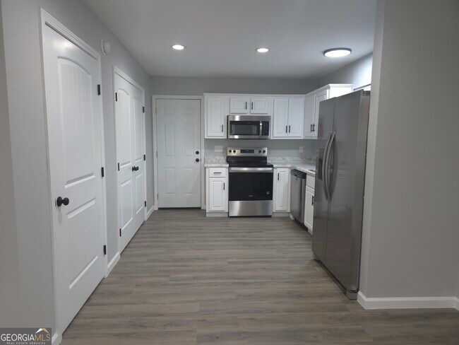 Foto del edificio - 401 E 7th St