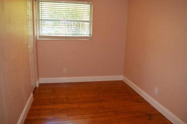 Foto del edificio - 631 Allen Ave