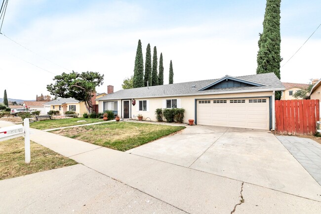 Foto del edificio - Charming Single-Family Home in Simi Valley