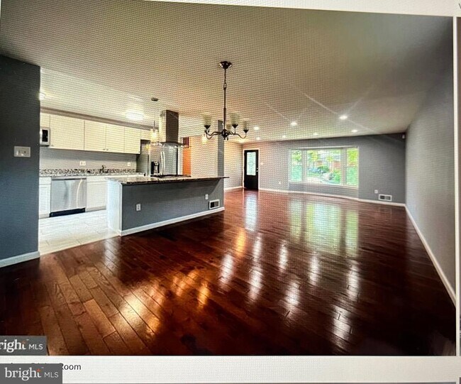 Foto del edificio - 12 Alexandria Dr