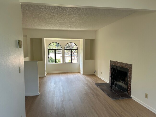 Building Photo - 1121 Chino St