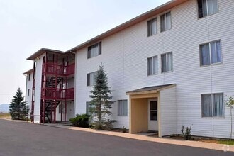 Building Photo - 1627 W Maple St