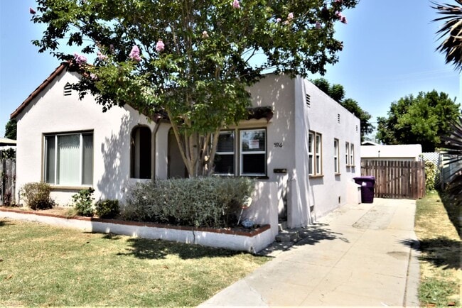 Building Photo - 5916 California Ave