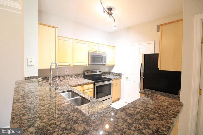 Foto del edificio - 1570 Spring Gate Dr.