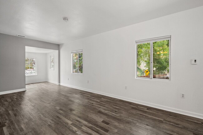 Foto del edificio - 1628 N Beverly Glen Blvd