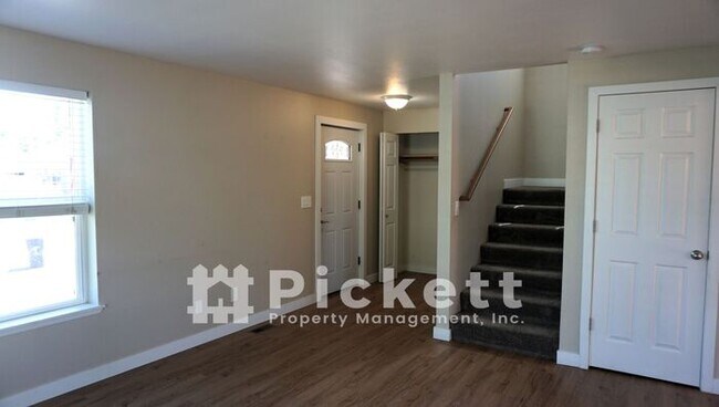 Building Photo - 3 Bedroom House Close to NK Schools