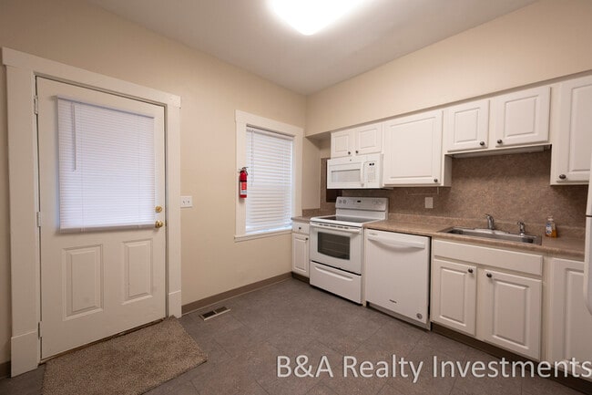 Building Photo - 1078 Mt Pleasant Ave