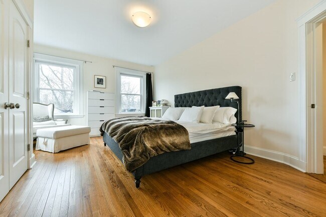 Building Photo - 1038 Beacon St