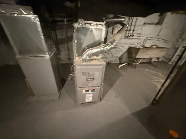 Foto del edificio - *Friendly Road, LLC 3404-3406 Walton Ave