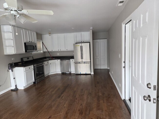 Foto del edificio - 5905 S Indiana Ave