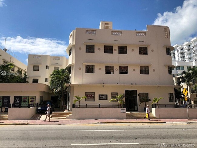 Building Photo - 2730 Collins Ave