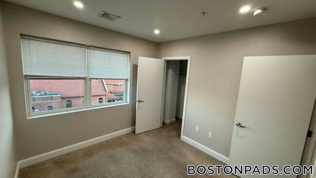 Foto del edificio - 75 S Main St