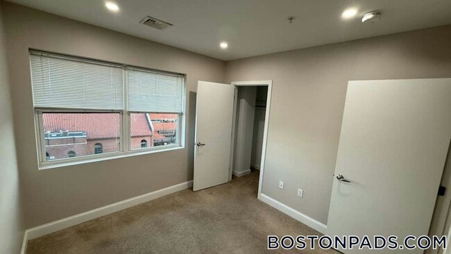 Building Photo - 75 S Main St