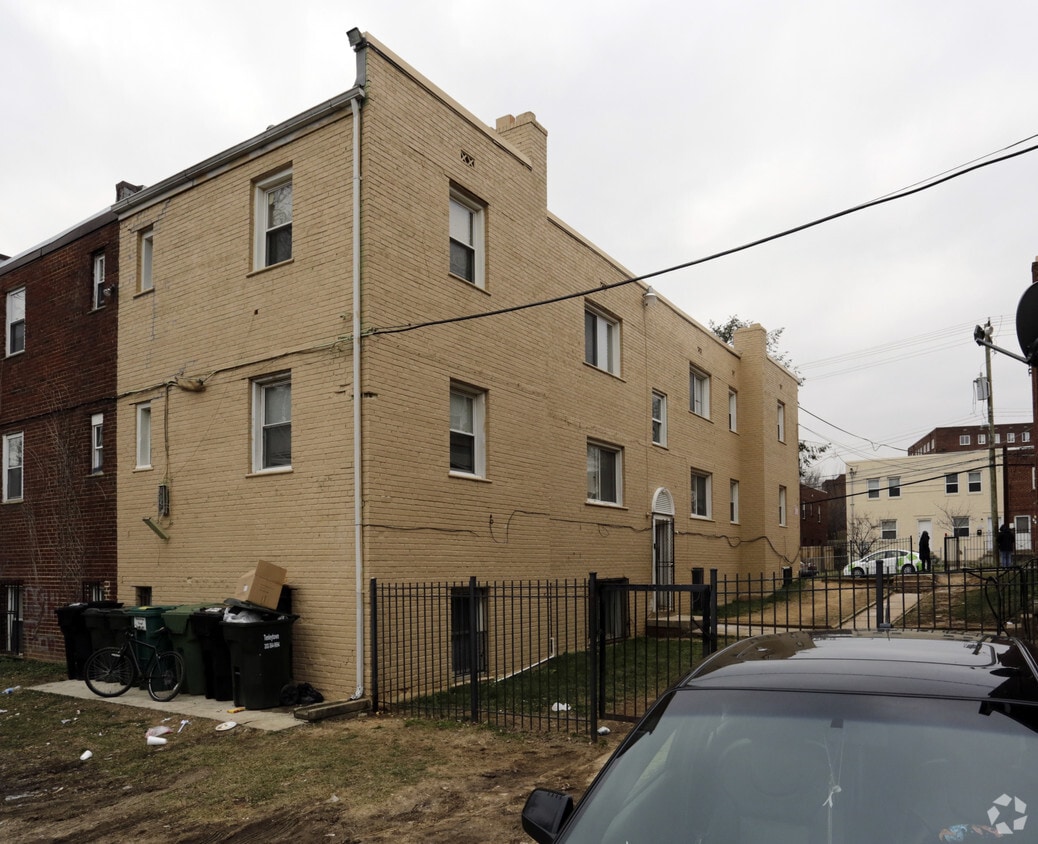 Building Photo - 4252-4254 6th St SE