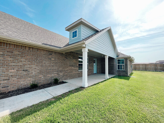 Building Photo - Frankie | Cedar Crest in Farmington