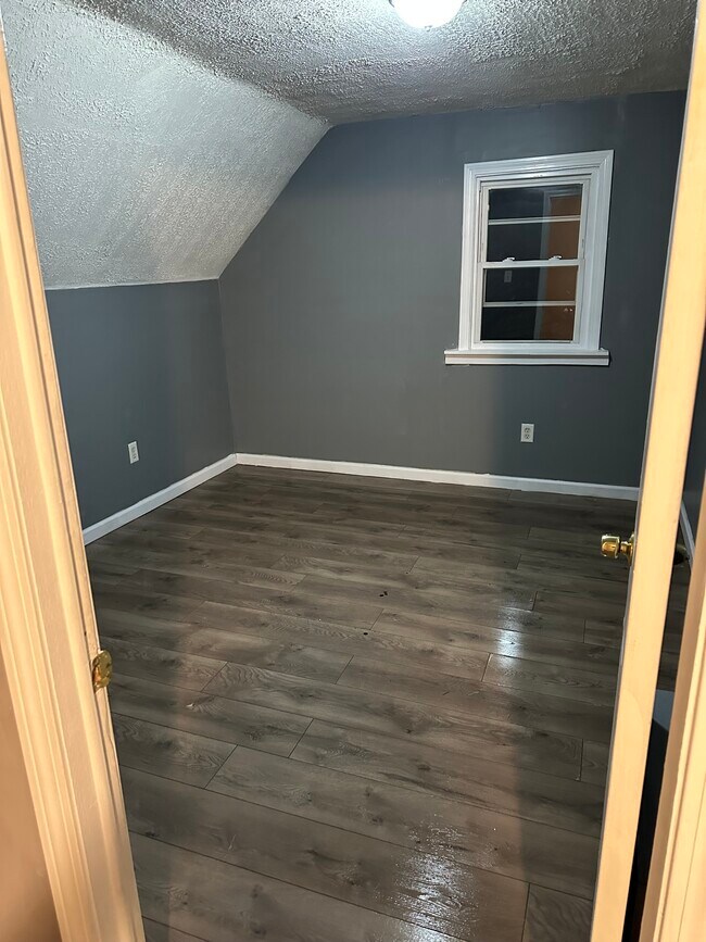 Dormitorio 1 - 405 Blatchley Ave