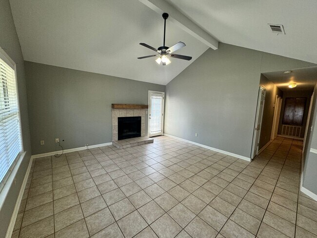 Foto del edificio - 3BD / 2BA FOR RENT