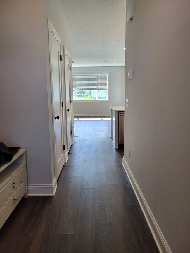 Foto del edificio - 2 Level Townhouse
