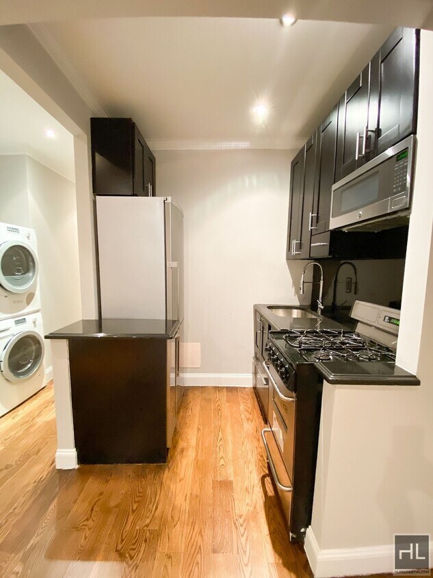 Foto principal - E 26TH ST.