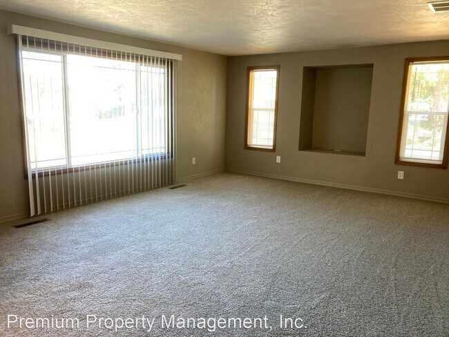Building Photo - 3 br, 2 bath House - 5419 Joan Drive N