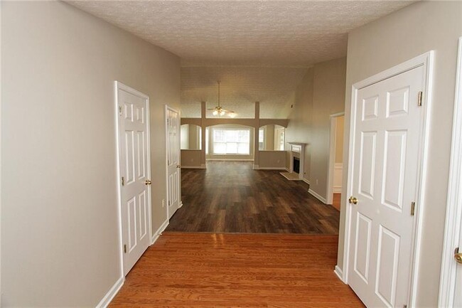 Building Photo - 1490 Creek Pointe Cir