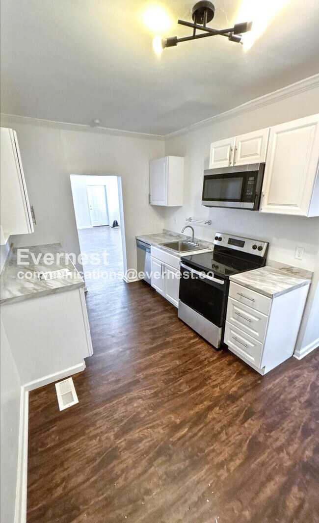 Foto del edificio - 7613 Virginia Ave