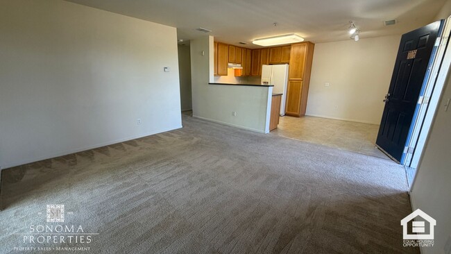 Building Photo - Must-See Charming Second-Level 1 Bedroom Apartment