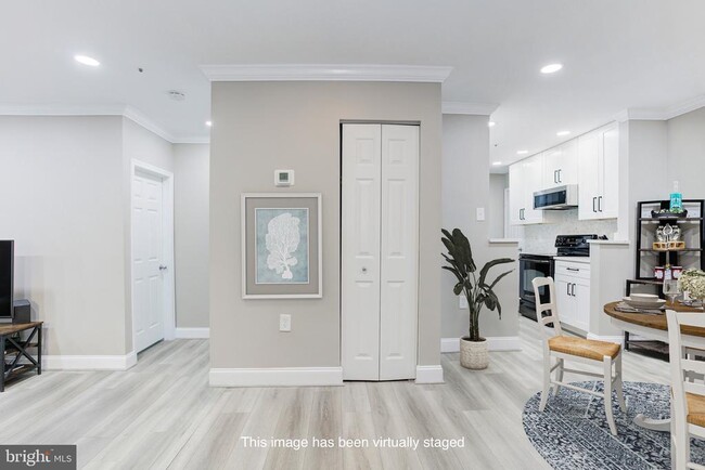 Building Photo - 273 S Pickett St