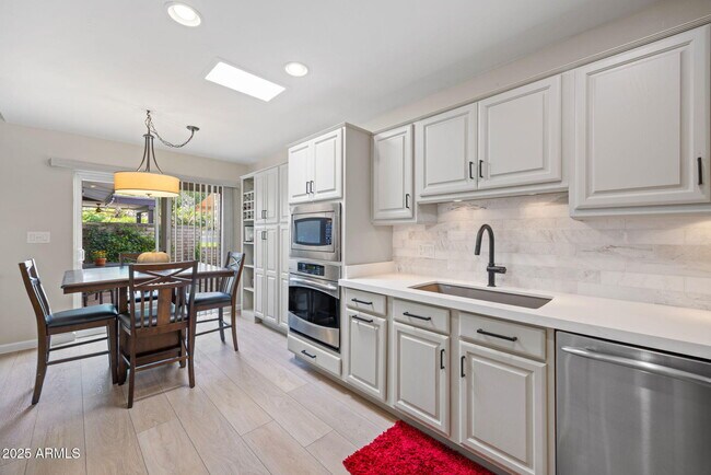 Foto del edificio - 4800 N 68th St