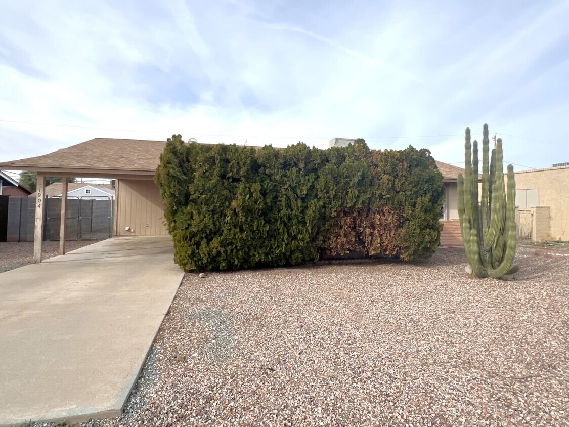 Primary Photo - 1904 S Apache Dr