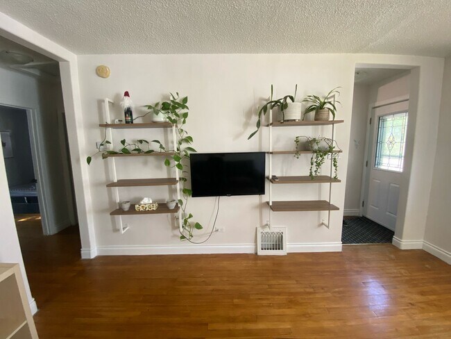 Photo du bâtiment - 413 Holland Ave