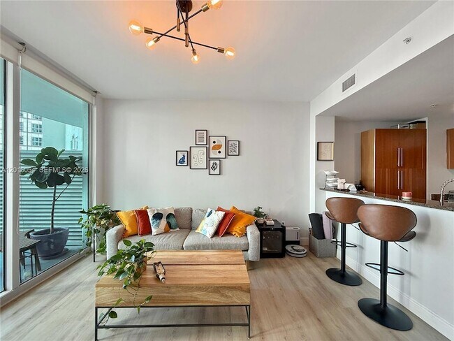 Foto del edificio - 300 S Biscayne Blvd