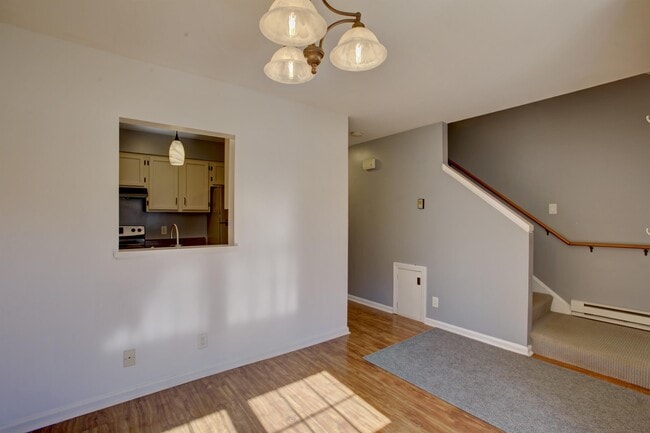 Building Photo - 10 Glenridge Dr