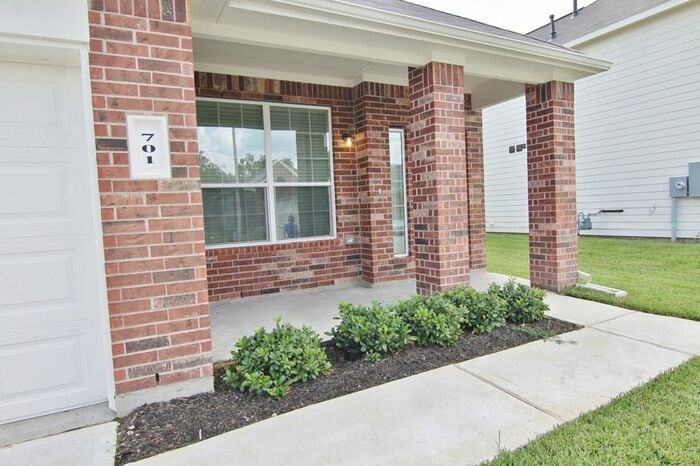 Building Photo - 701 Fallow Ln