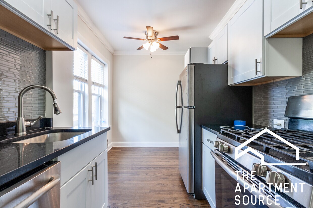 Primary Photo - 3821 N Greenview Ave