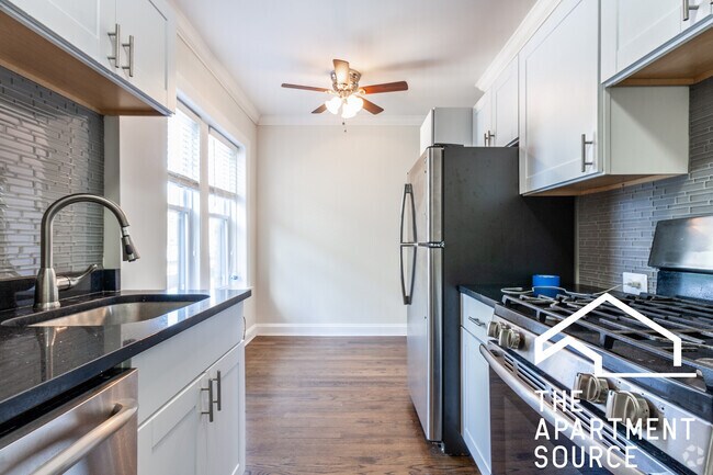 Building Photo - 3821 N Greenview Ave