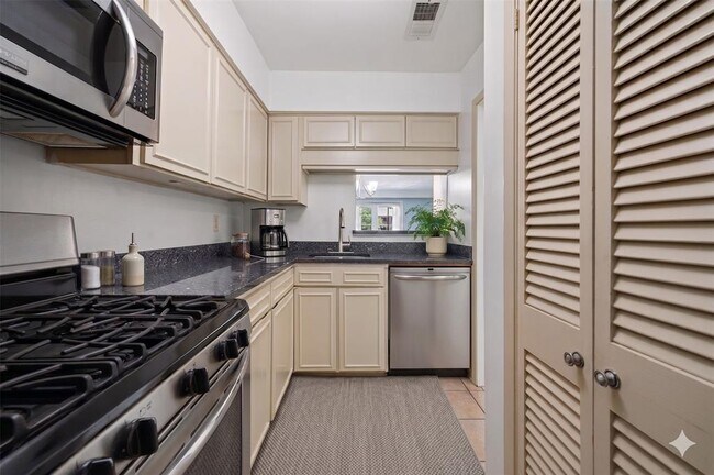 Foto del edificio - 7920 Rockwood Ln