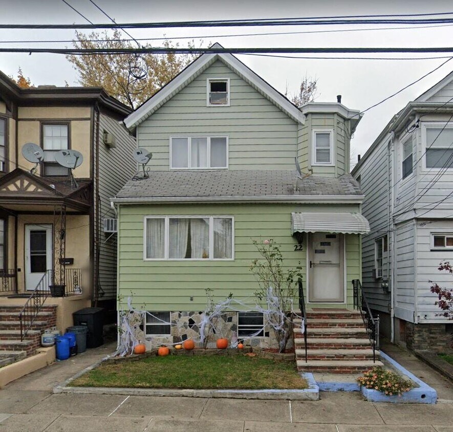22 Cambridge Ave, Garfield, NJ 07026 Condo for Rent in Garfield, NJ