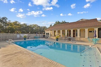 Building Photo - 8702 Village Dr