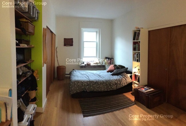 Foto del edificio - THREE BEDROOM - TWO BATHROOM-  LARGE UNIT