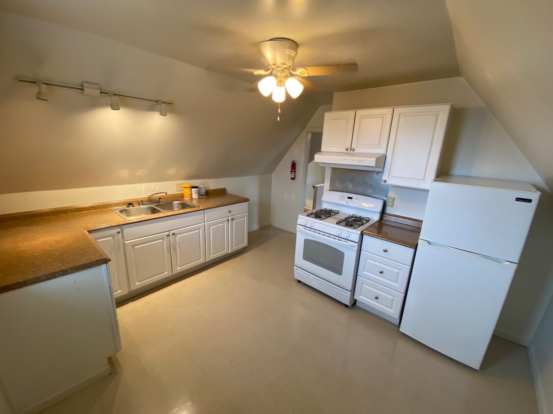 kitchen - 3916 Coleman St