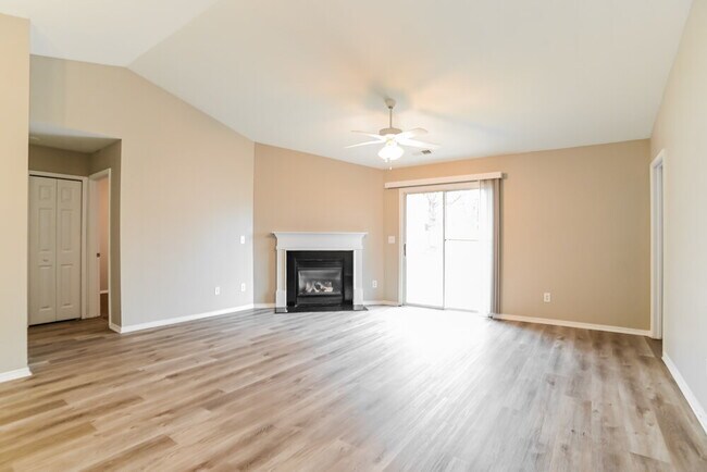 Building Photo - 3619 Larkhaven Village Dr