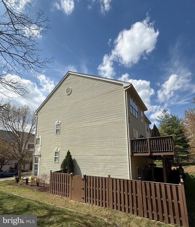 Building Photo - 2142 Capstone Cir