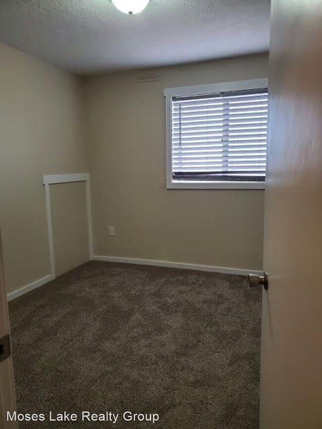 Building Photo - 3956 L 2