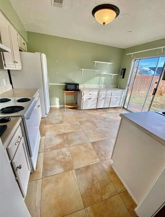 Foto del edificio - 2204 Foxcroft Ln