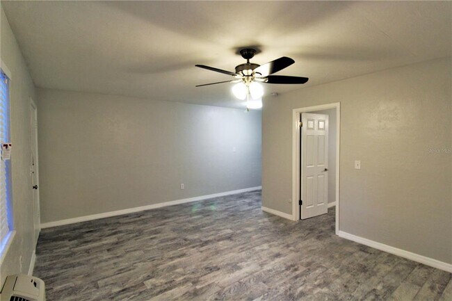 Foto del edificio - 6325 Gateway Ave