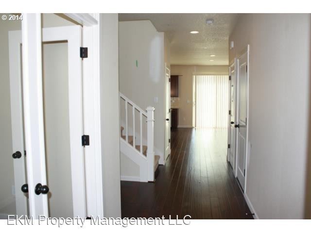 Building Photo - 4 br, 2.5 bath House - 2226 NE 38th Avenue
